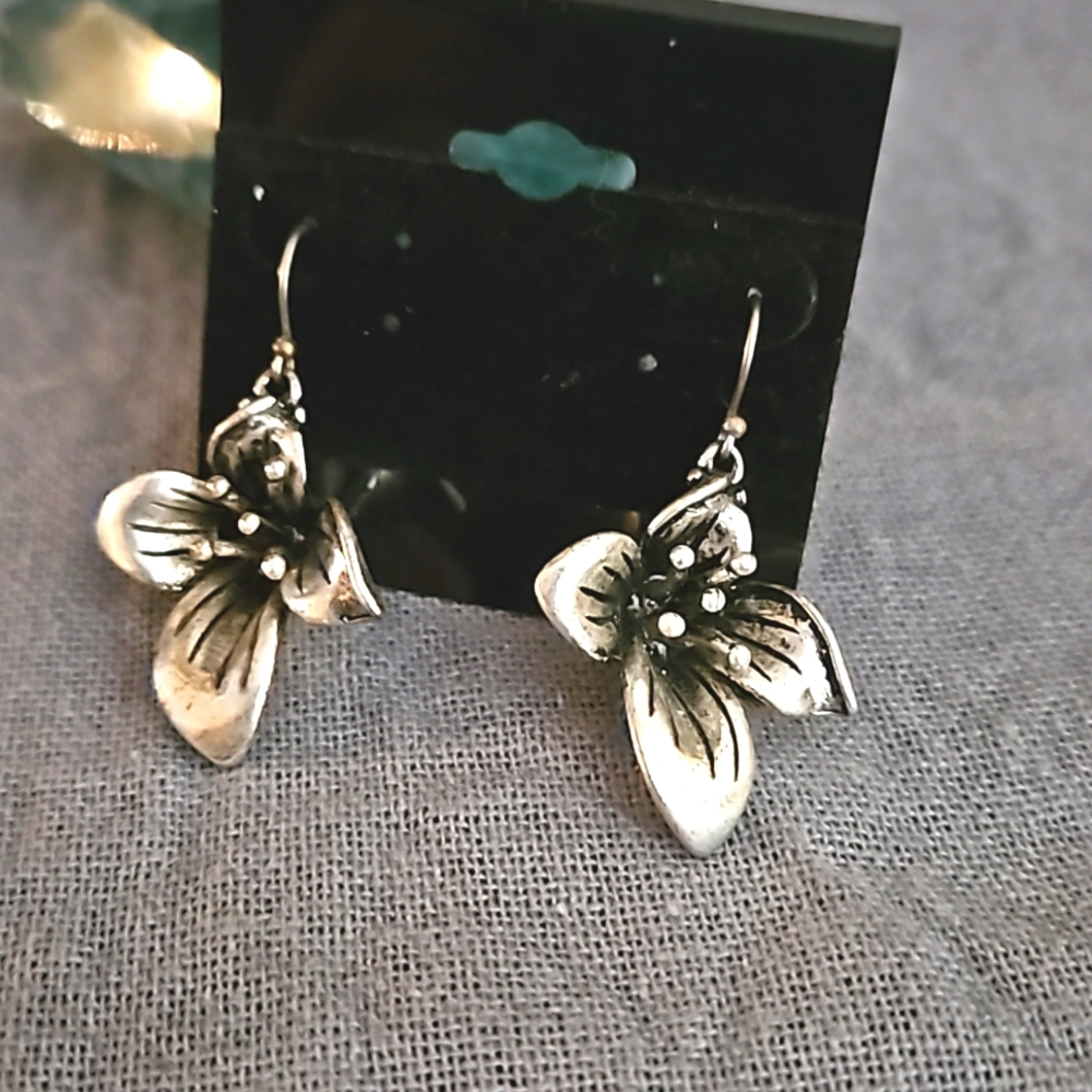 Lucky brand silver Lily fish hook earrings EUC - Picture 5 of 6